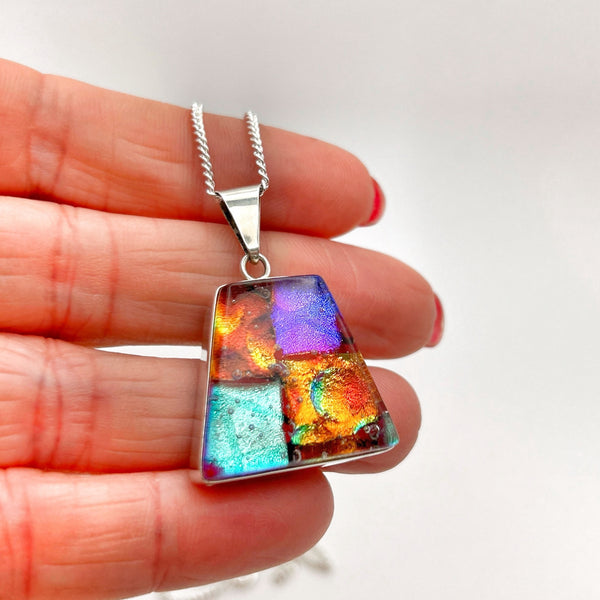 Magnifique pendentif en verre dichroïque orange et violet