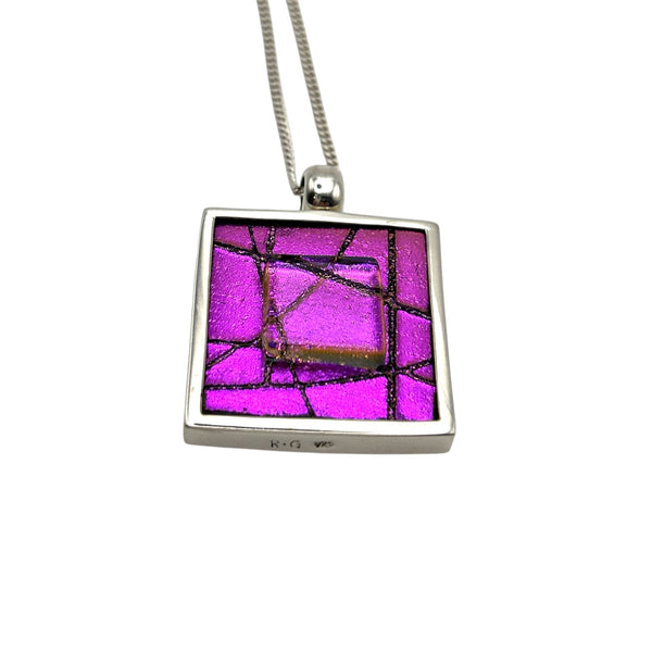 Magnifique pendentif en verre dichroïque rose