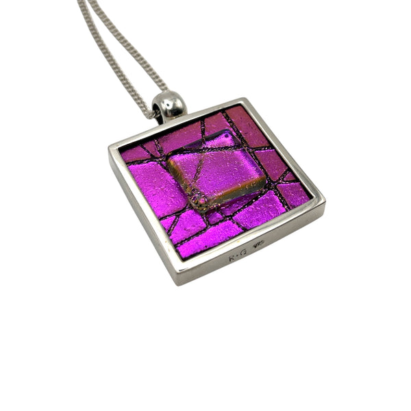 Magnifique pendentif en verre dichroïque rose