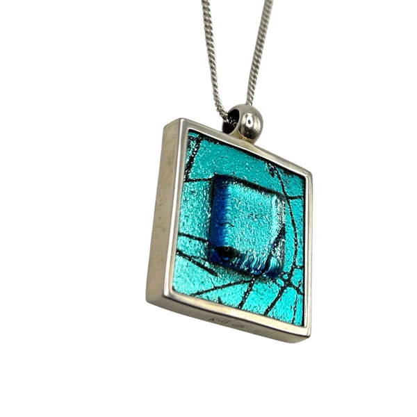 Pendentif saisissant en verre dichroïque turquoise